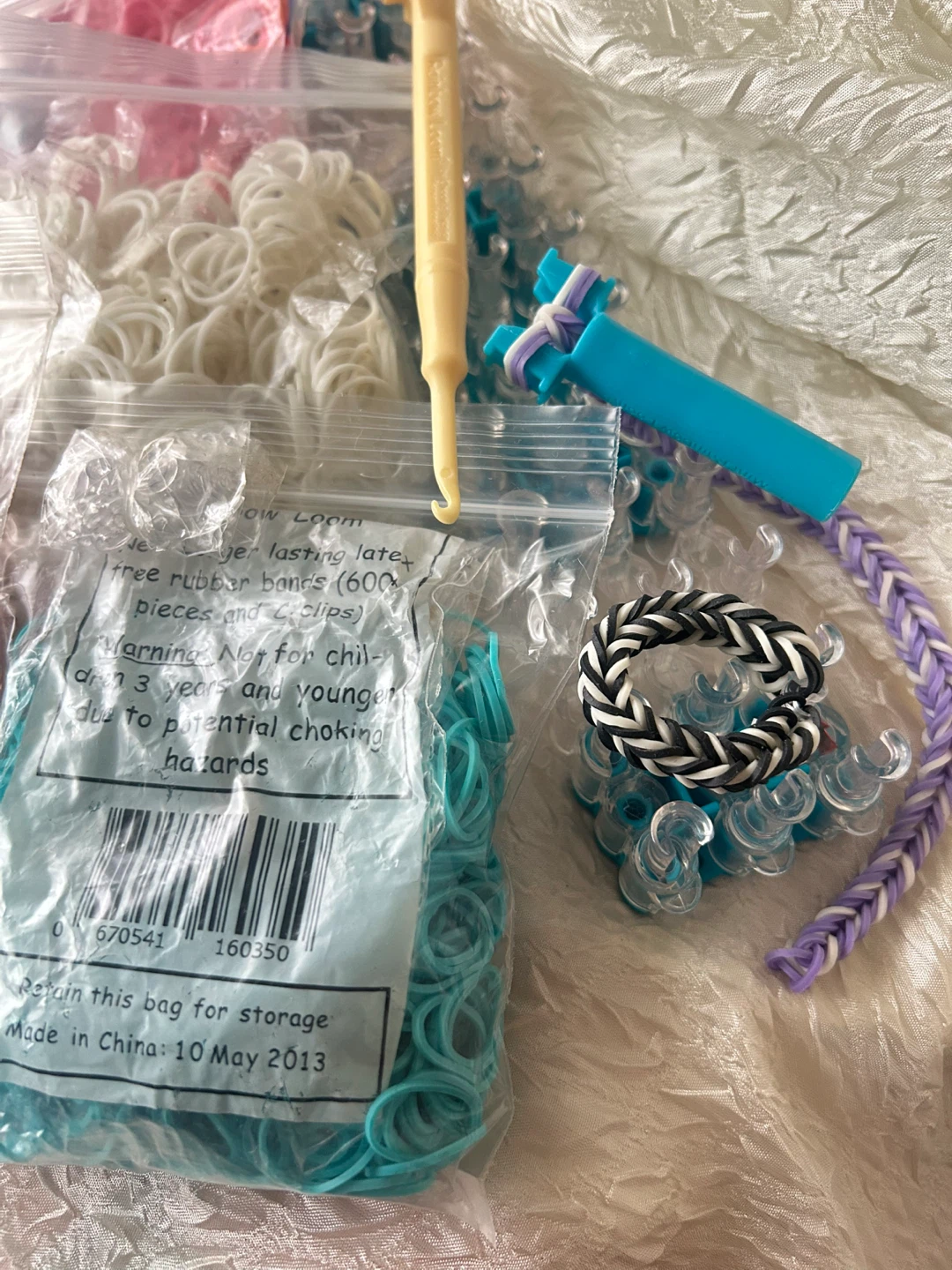 Rainbow Loom Rubber Band Bracelet Making Kit - photo 3