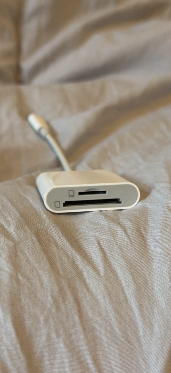 Apple Lightning to SD Card Camera Reader Adapter - photo 2