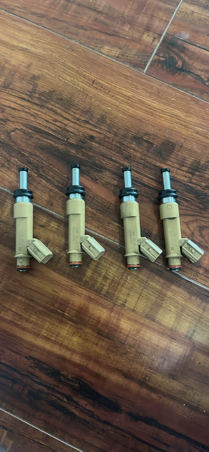 Set of 4 Fuel Injectors Toyota Corolla 1.8 engine