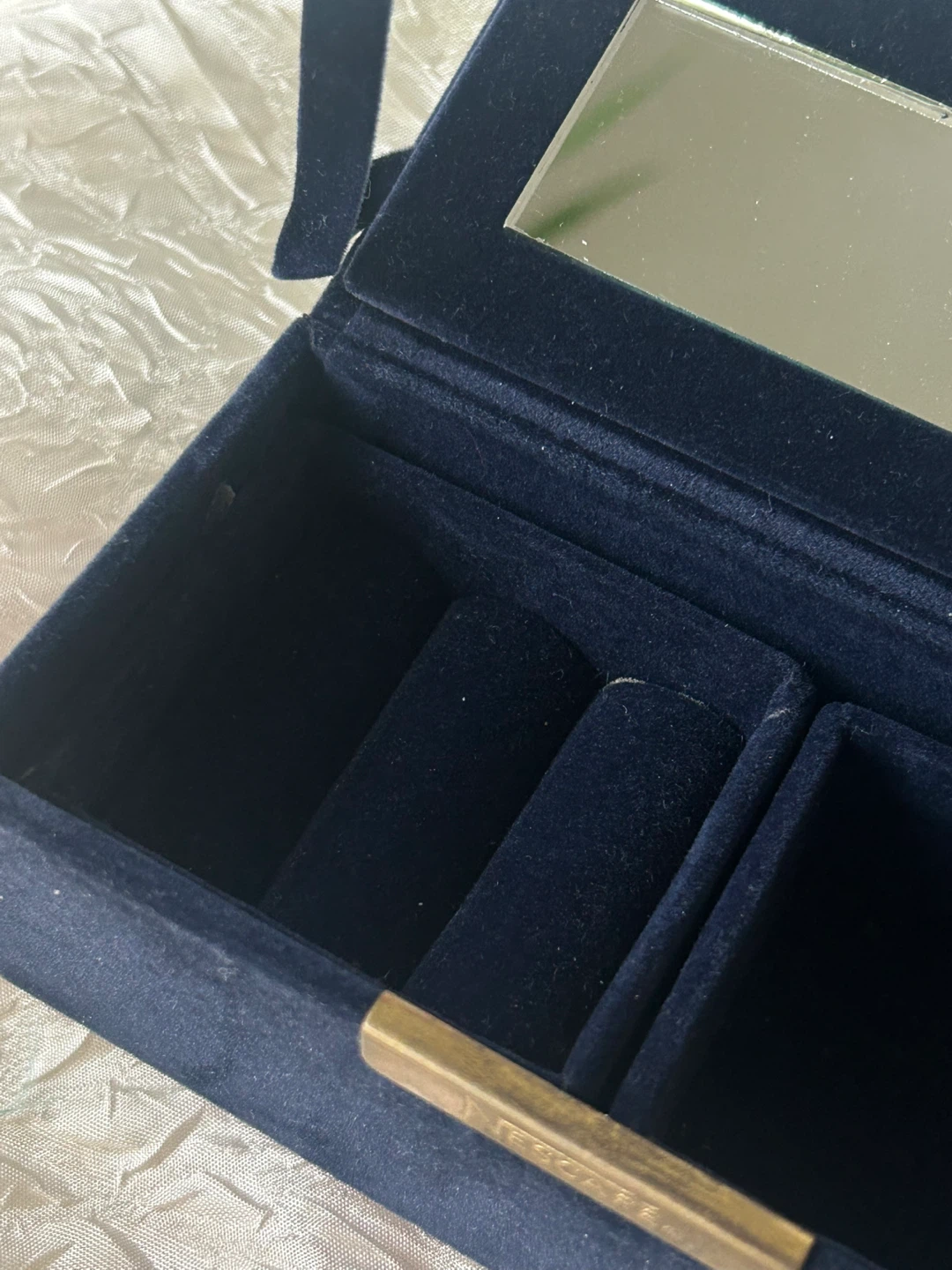 Nescafé Blue Velvet Jewelry Box with Mirror - photo 3