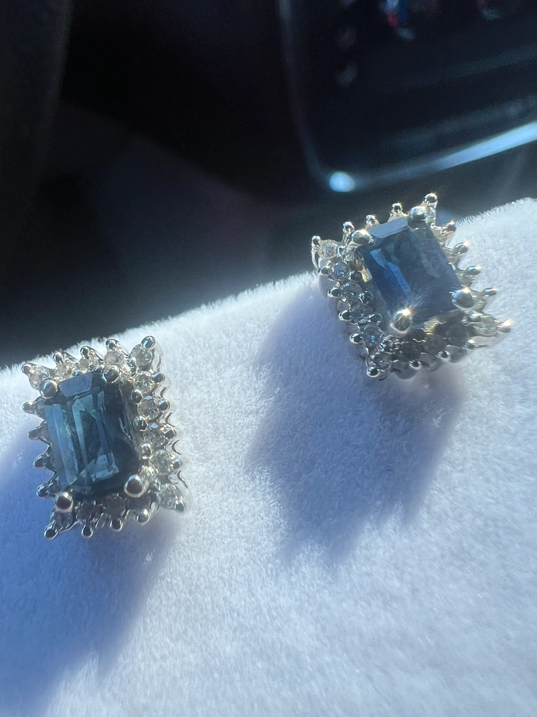 14 k Stud Earrings with sapphires and diamonds - photo 2