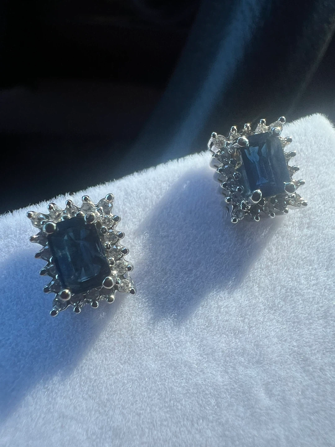 14 k Stud Earrings with sapphires and diamonds - photo 3