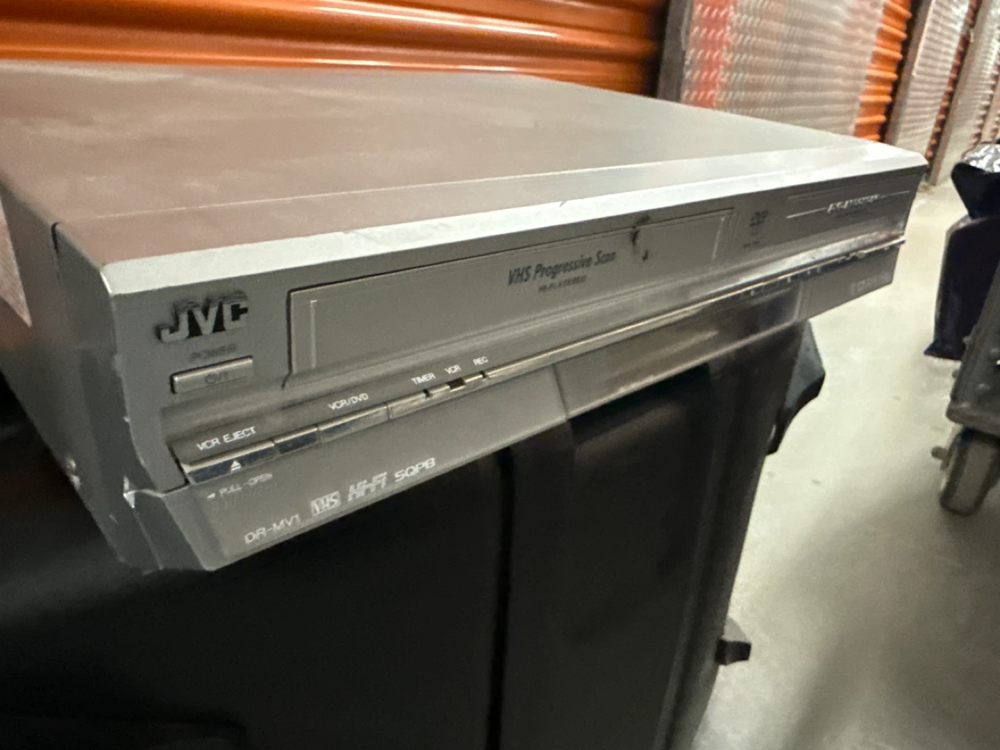 JVC VHS Recorder DVD Player Combo DR-MV1 - photo 2