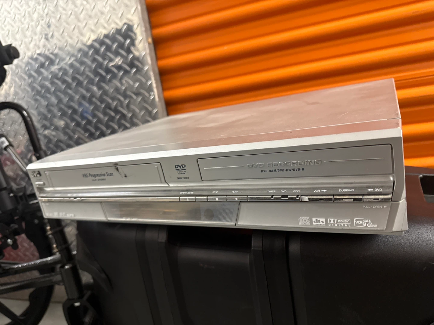 JVC VHS Recorder DVD Player Combo DR-MV1 - photo 3