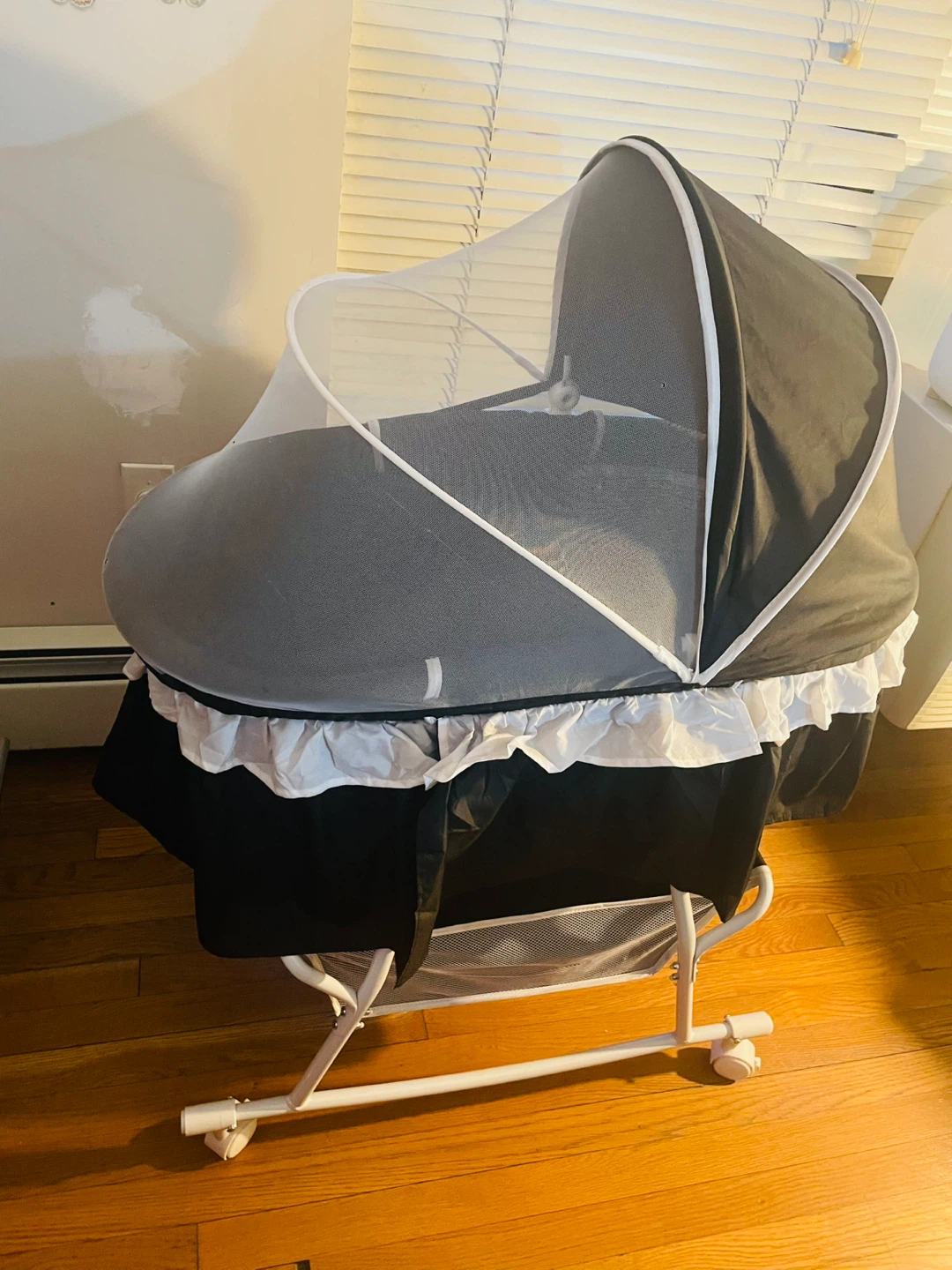 Black Bassinet with Mosquito Net - photo 2