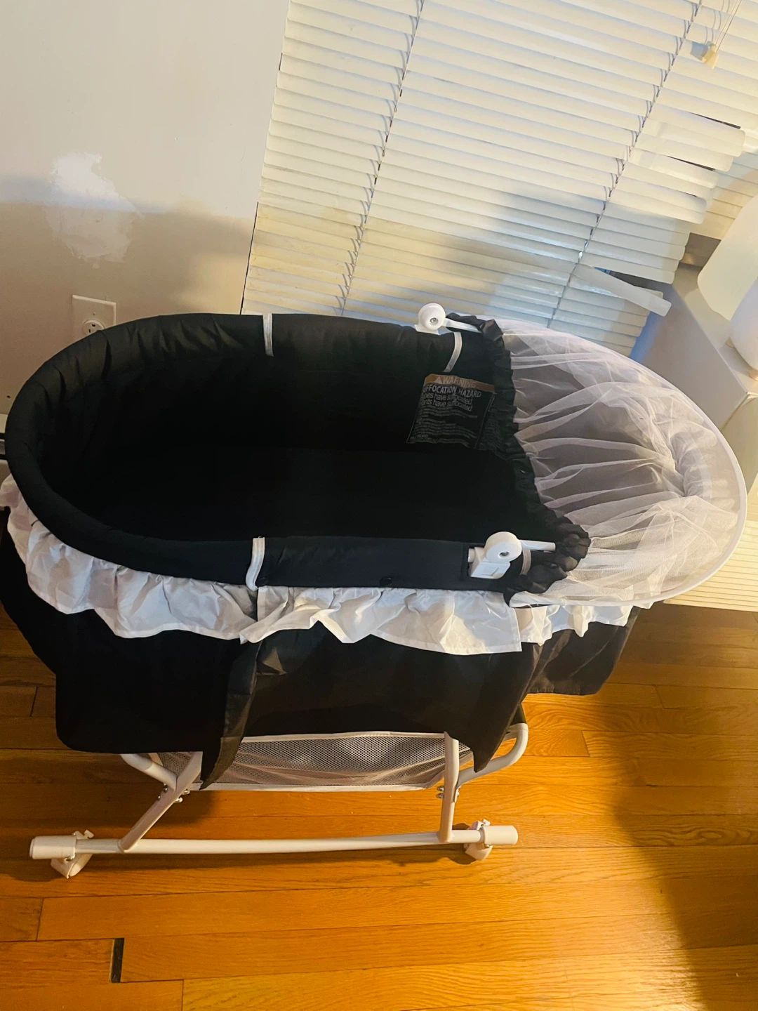 Black Bassinet with Mosquito Net - photo 4