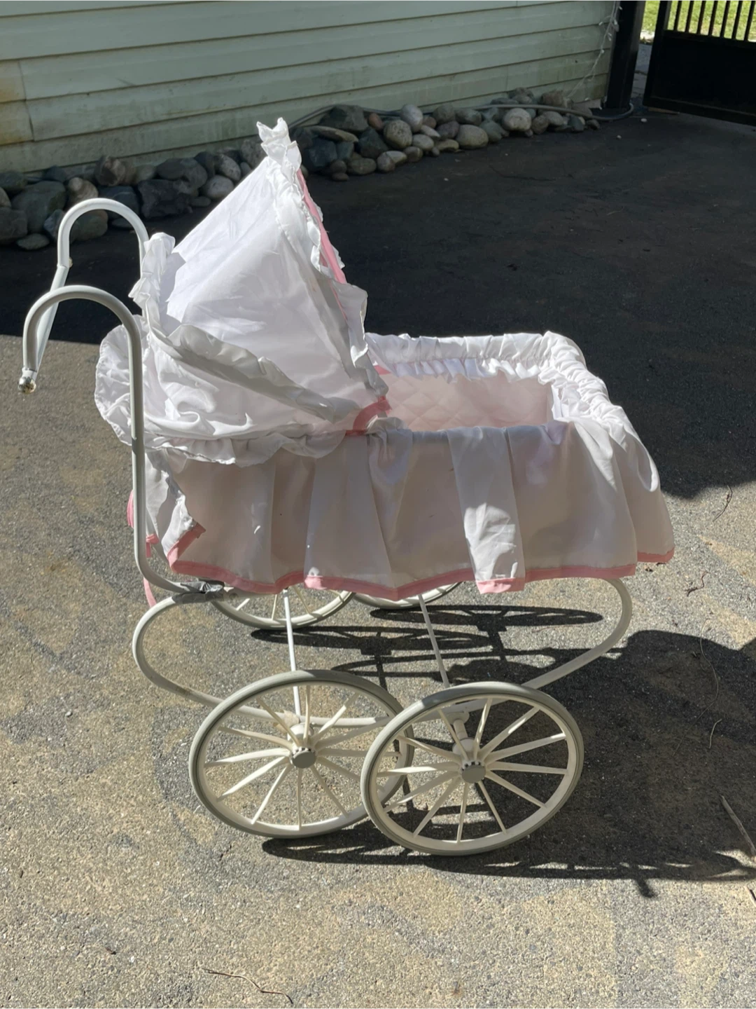 Doll Pram (Photo Prop for Newborns) ?