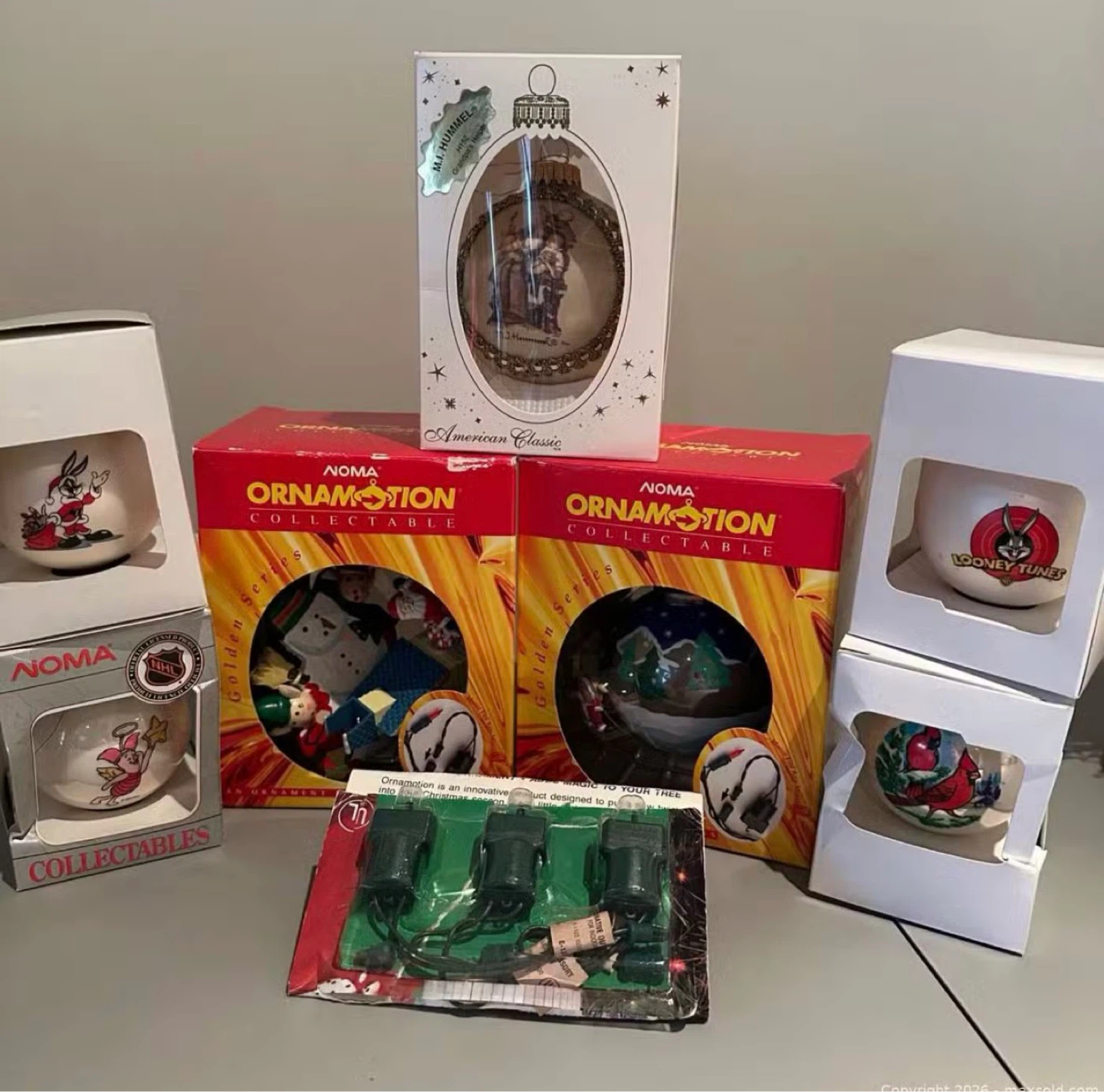 NOMA Ornamotion Collectables & Looney Tunes Ornaments