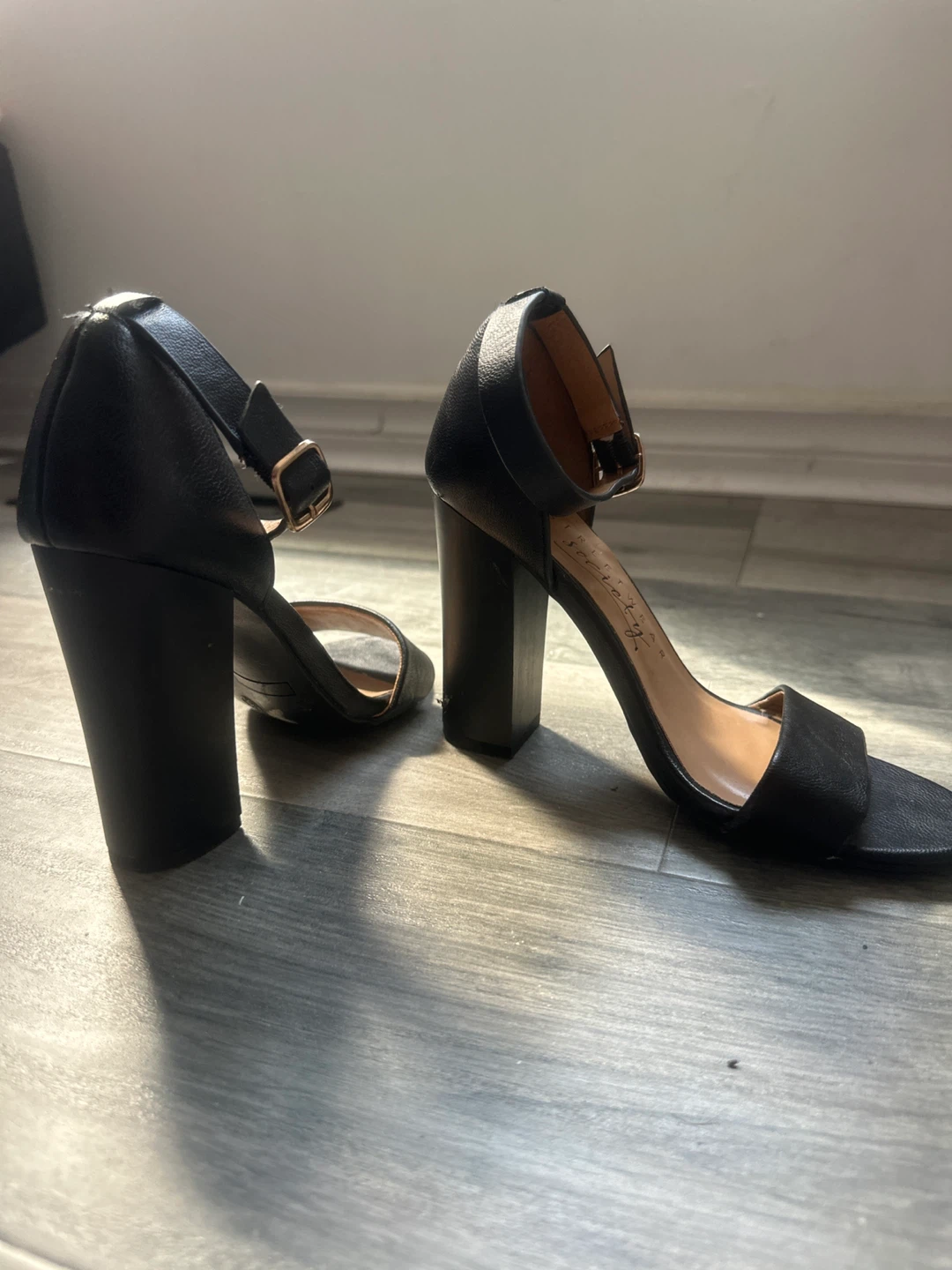 Black heeled sandal - photo 2