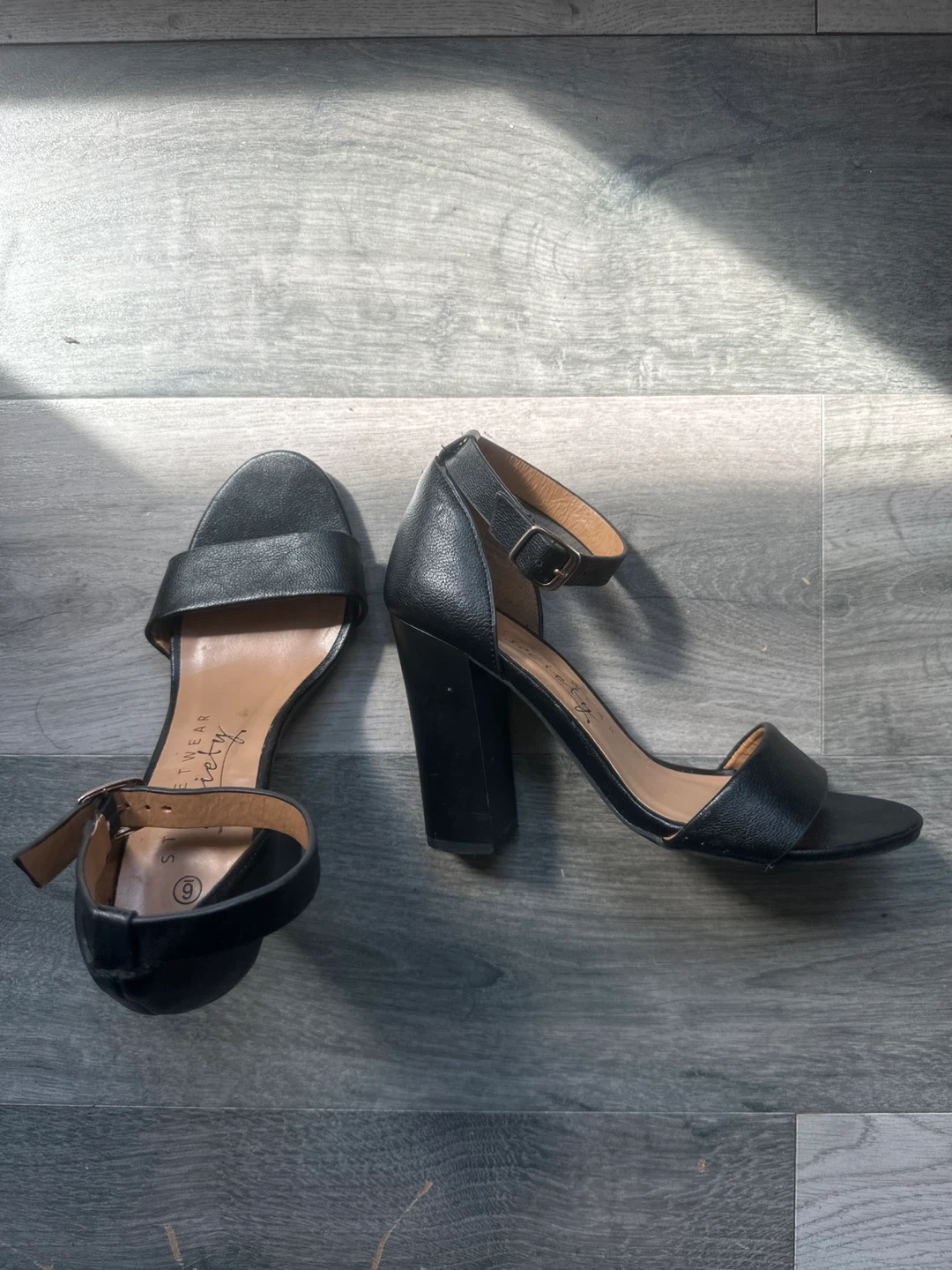 Black heeled sandal