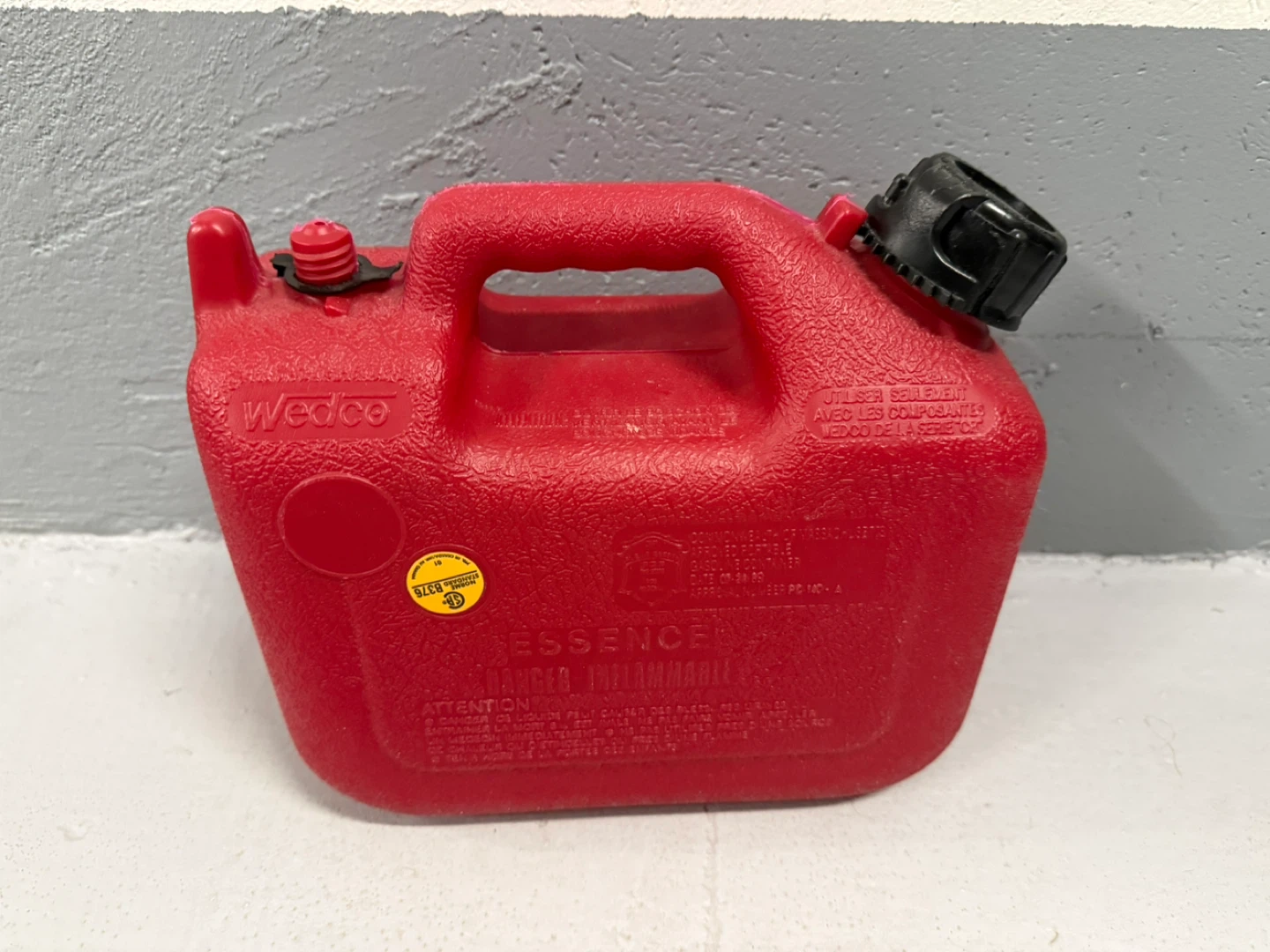 Wedco 1 Gallon Gasoline Can - photo 2