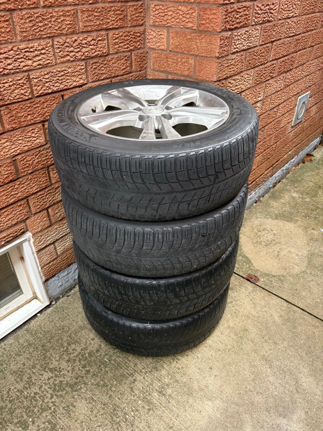 Michelin Tires with Hyundai Rims Set of 4 - photo 2
