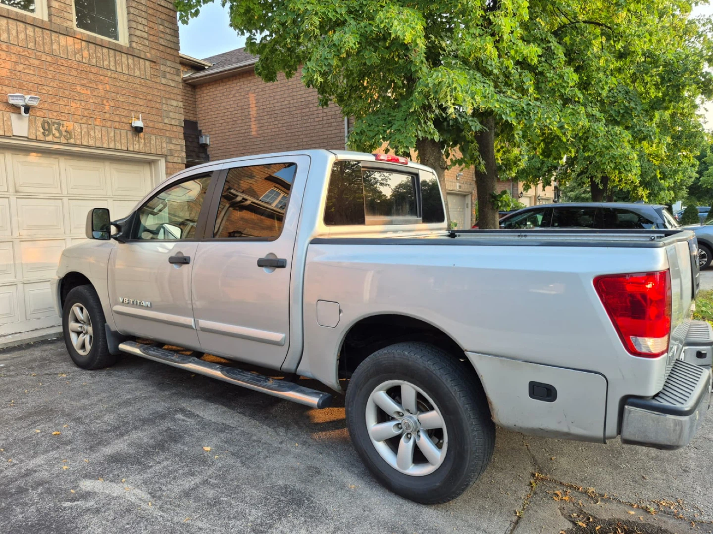 2012 Nissan Titan SV 4x4 Pickup Truck - photo 5