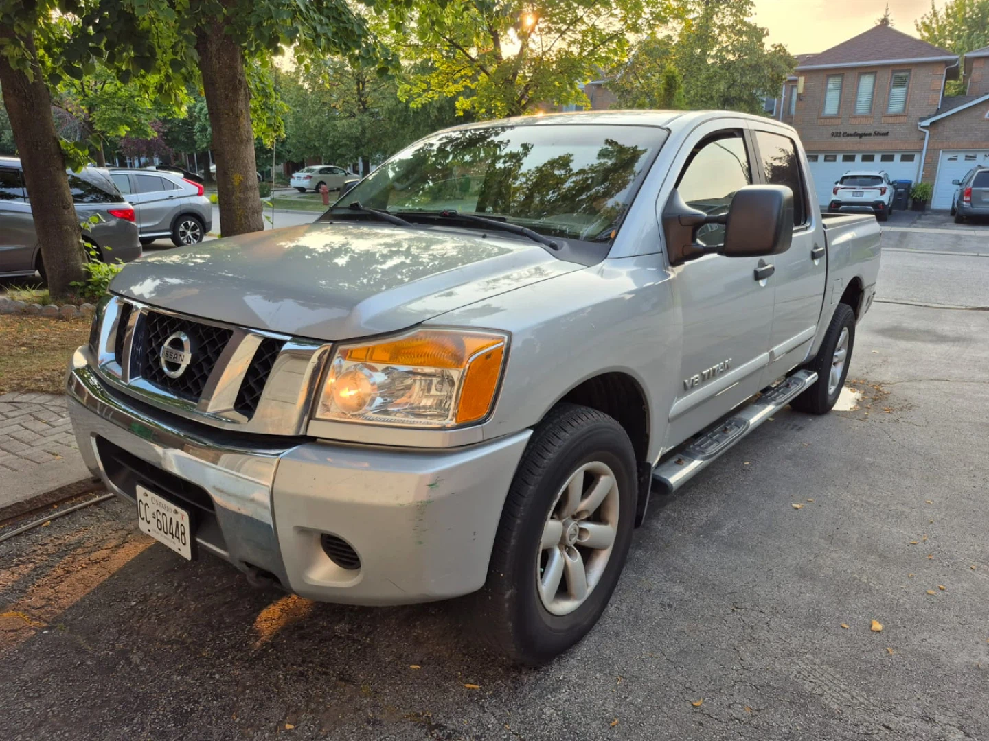 2012 Nissan Titan SV 4x4 Pickup Truck - photo 4