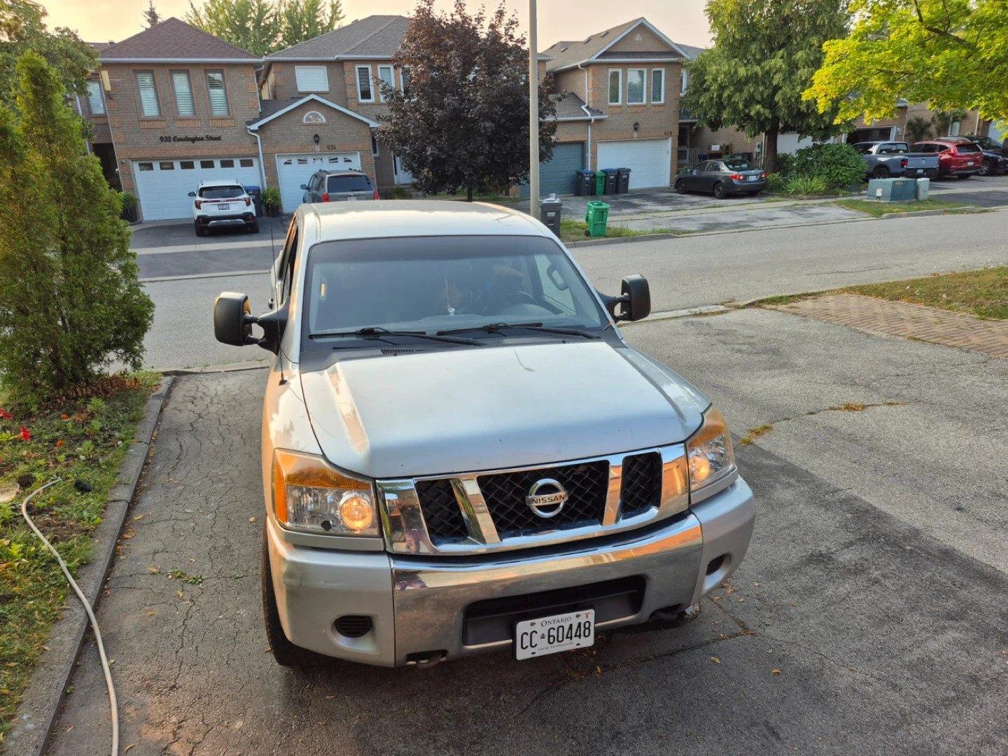 2012 Nissan Titan SV 4x4 Pickup Truck - photo 3