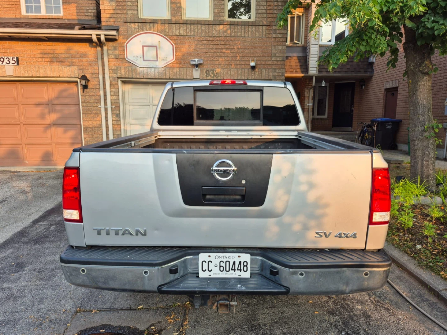 2012 Nissan Titan SV 4x4 Pickup Truck