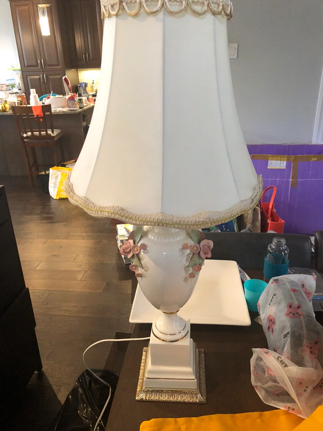 Vintage Decorative Table Lamp with Floral Accents