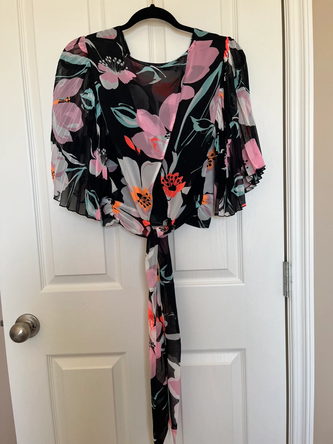 Brand New by Express Floral Wrap Blouse - Size M - photo 4