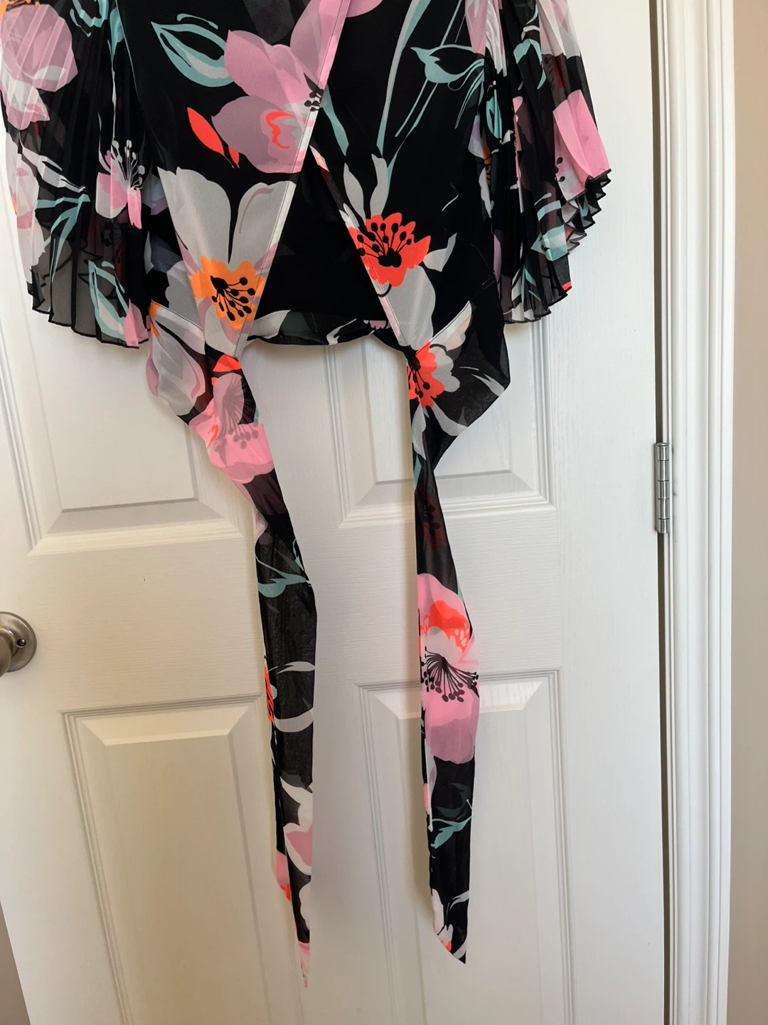 Brand New by Express Floral Wrap Blouse - Size M - photo 5