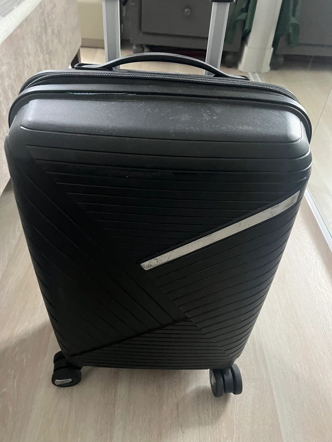 Black Hardshell Spinner Luggage 23”