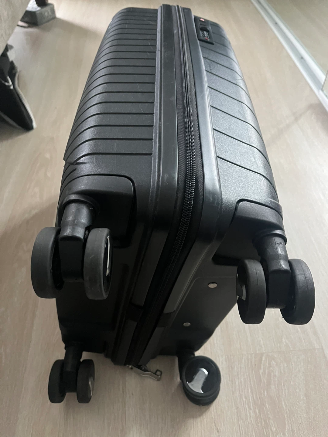 Black Hardshell Spinner Luggage 23” - photo 4