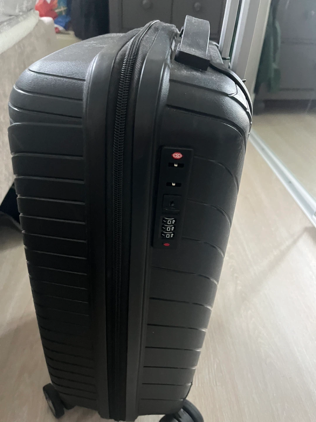 Black Hardshell Spinner Luggage 23” - photo 3