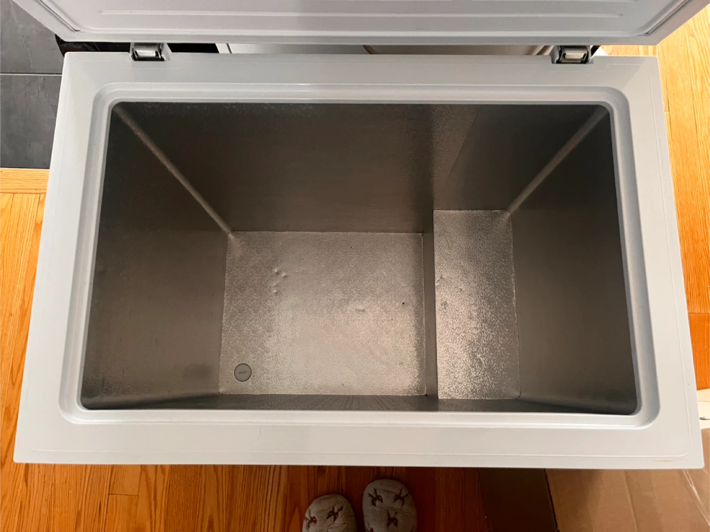 Frigidaire Chest Freezer - photo 4