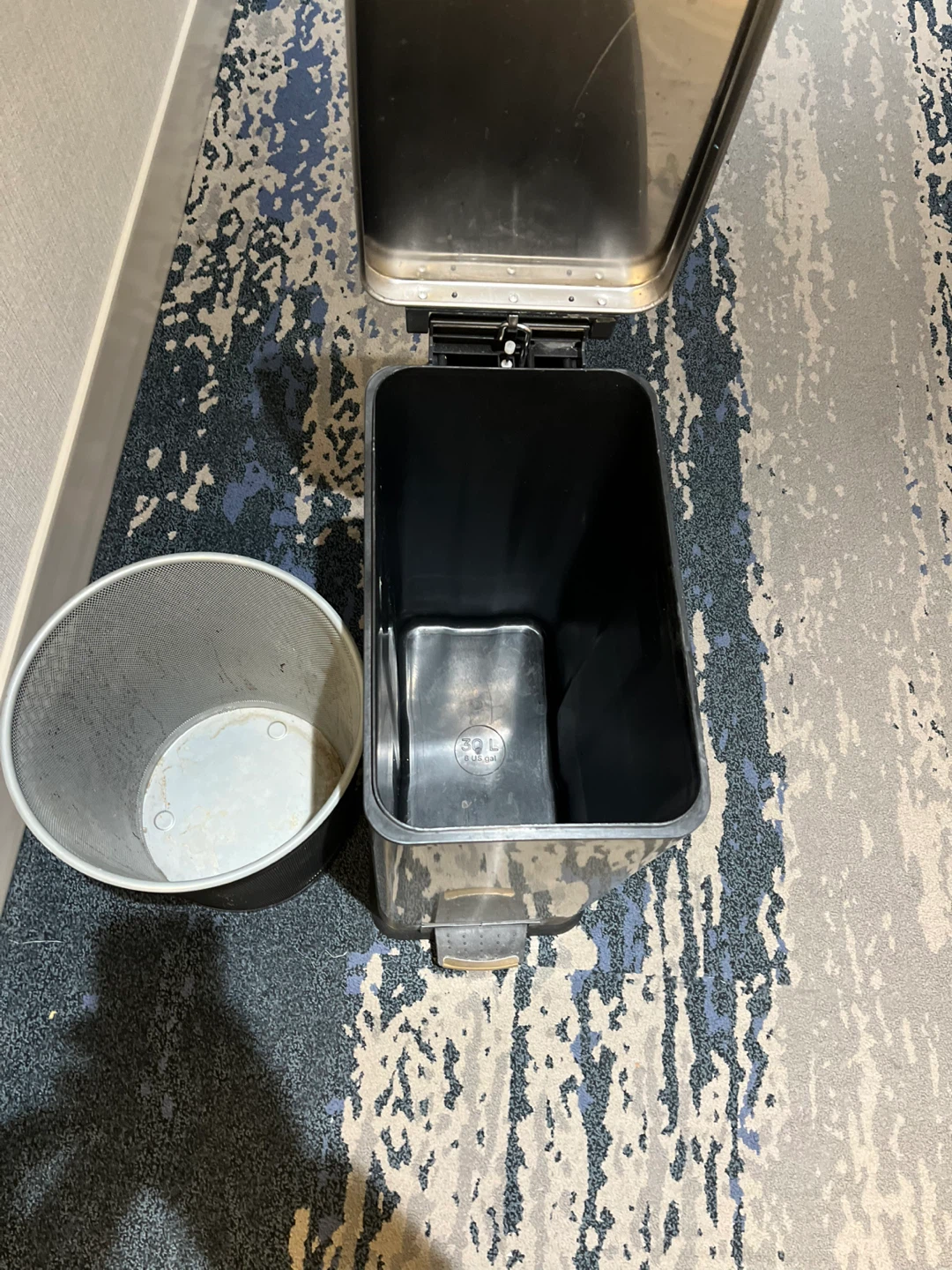 Set of 3 Trash Cans: Stainless Steel Step Can & 2 Plastic Bins - photo 5