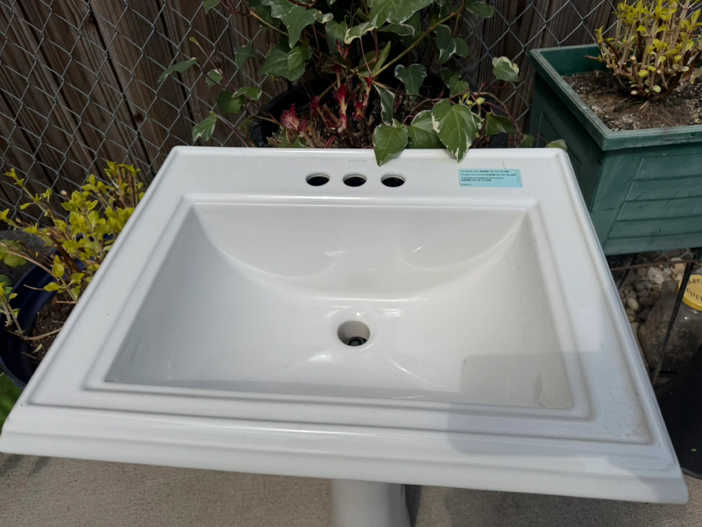 Kohler White Pedestal Sink