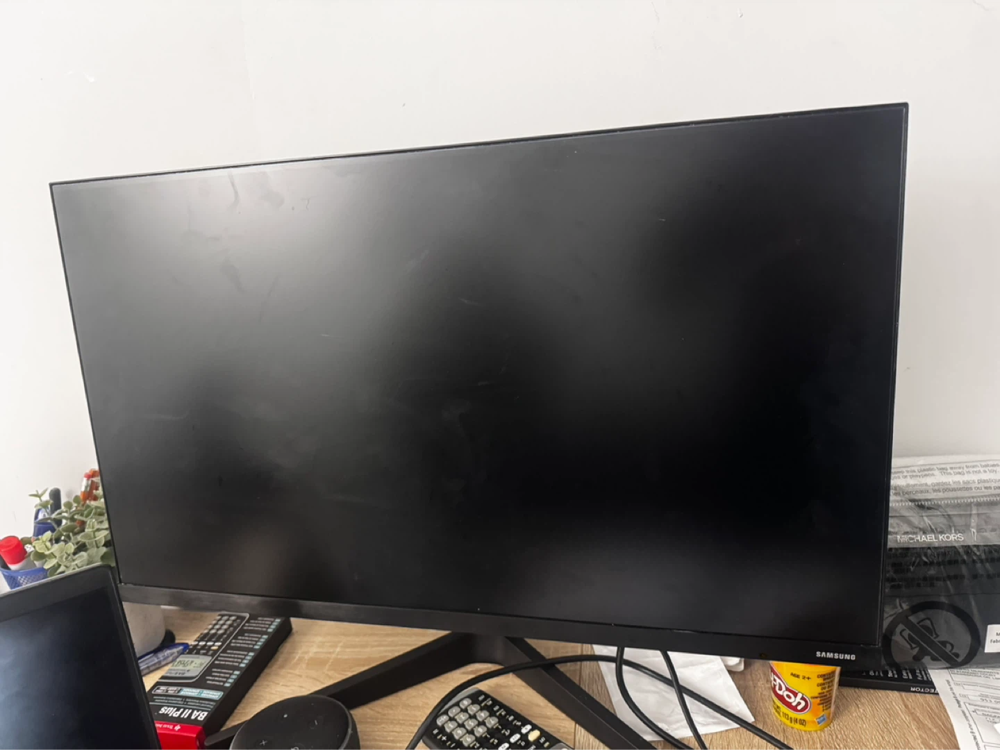 Samsung 27" 4K Ultra HD 60Hz 5ms GTG IPS LCD Monitor - photo 2