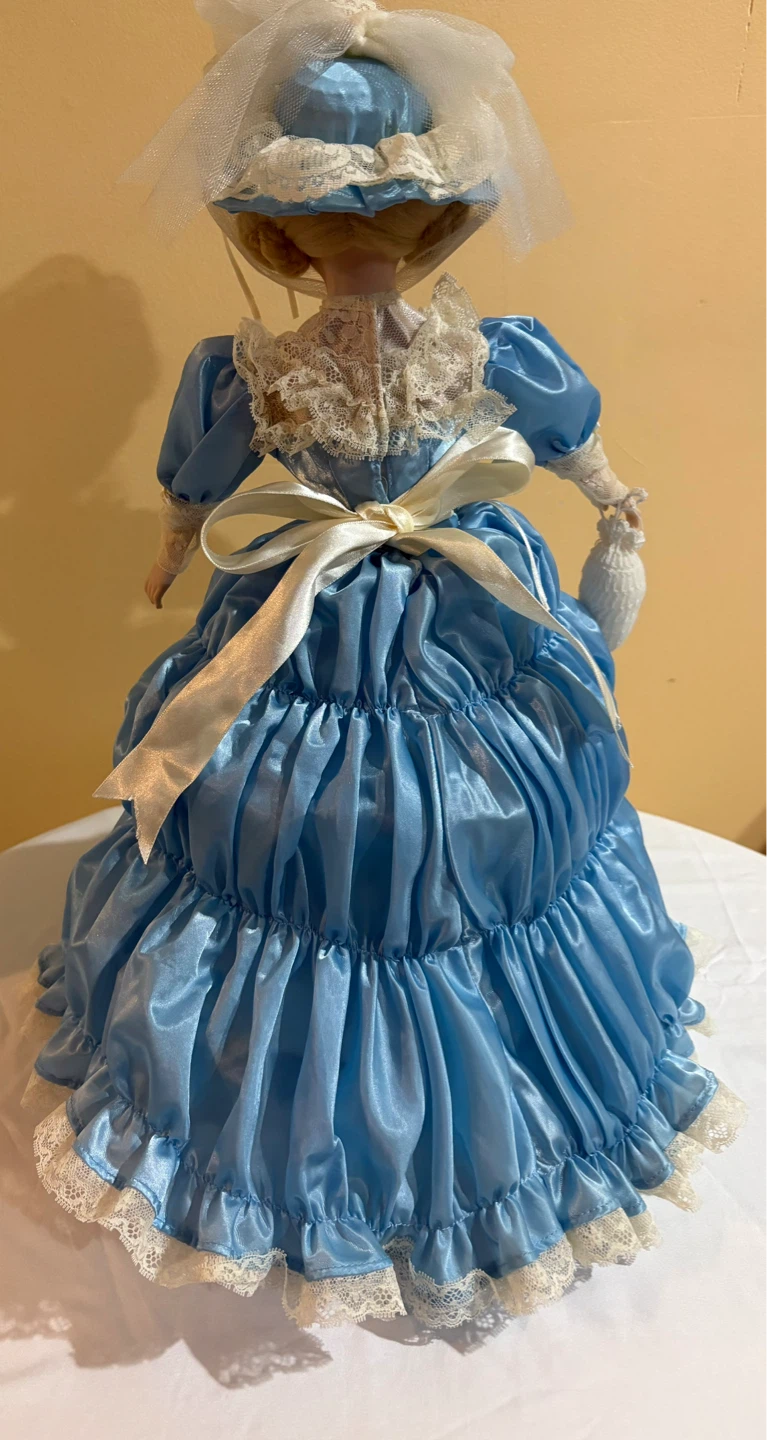 Victorian Style Porcelain Doll - photo 4