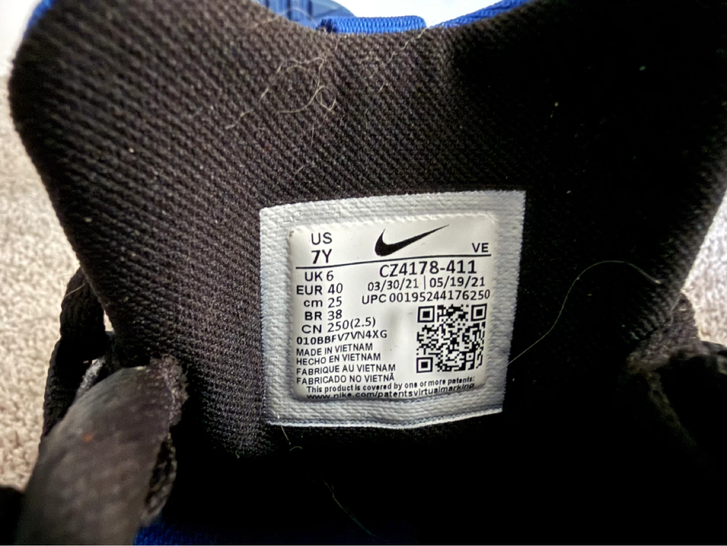 Nike Air Zoom Pegasus 38 - Size 7Y