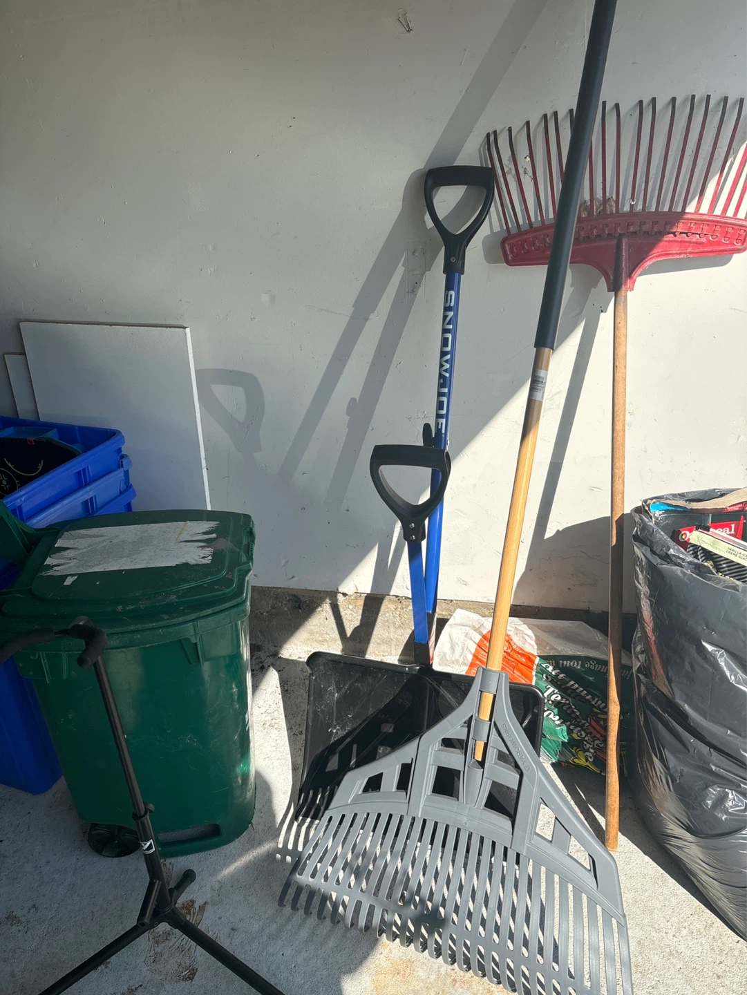 Grey Leaf Rake with Wood Handle