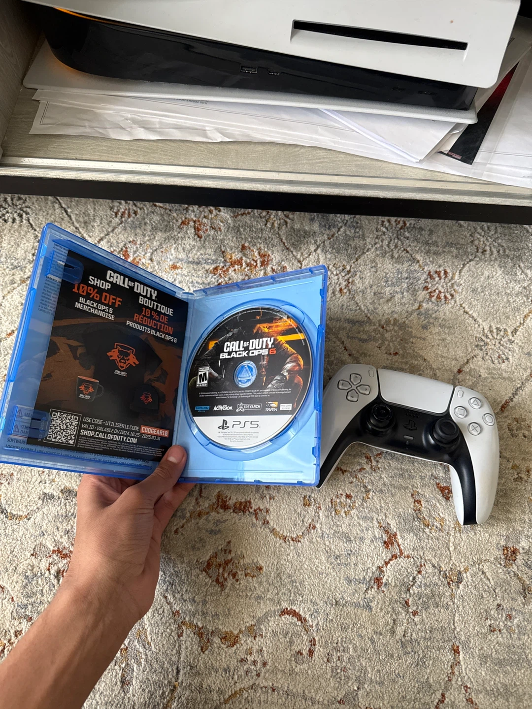 Call of Duty Black Ops 6 PS5 Game and Controller - photo 2