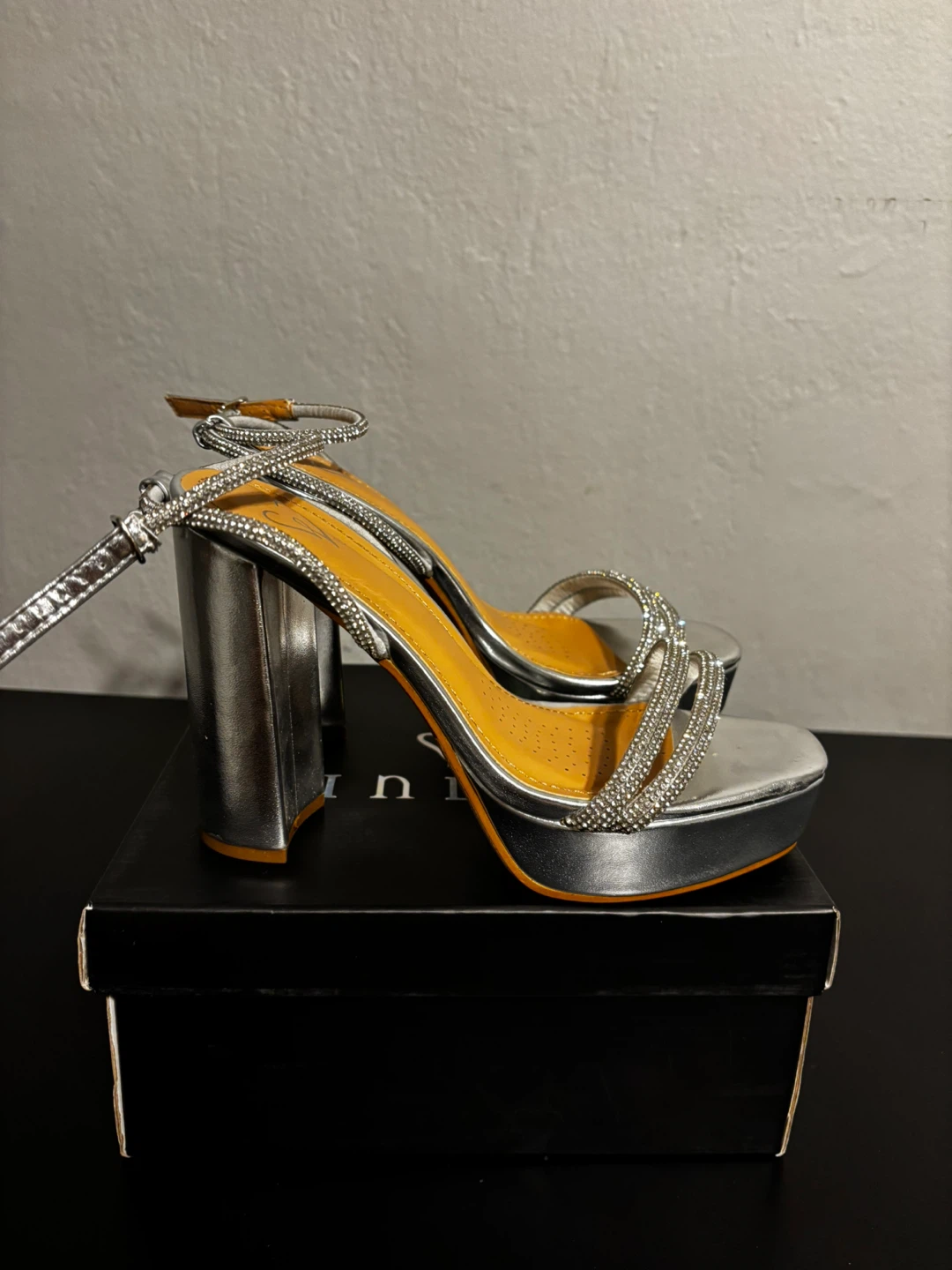 Windsor Eleanor Silver Rhinestone Platform Heels Size 7 - photo 2