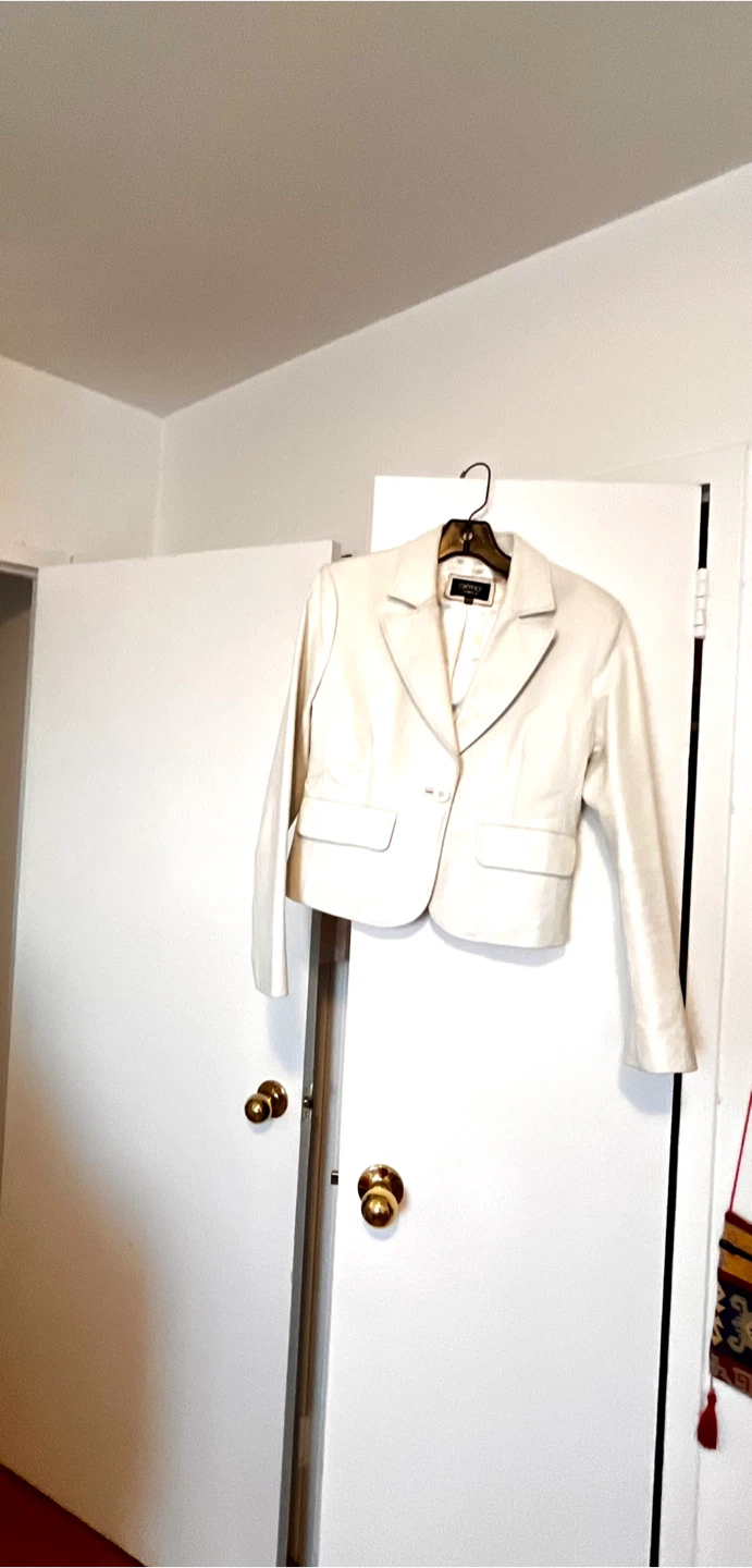 100% Genuine Leather short white jacket M size