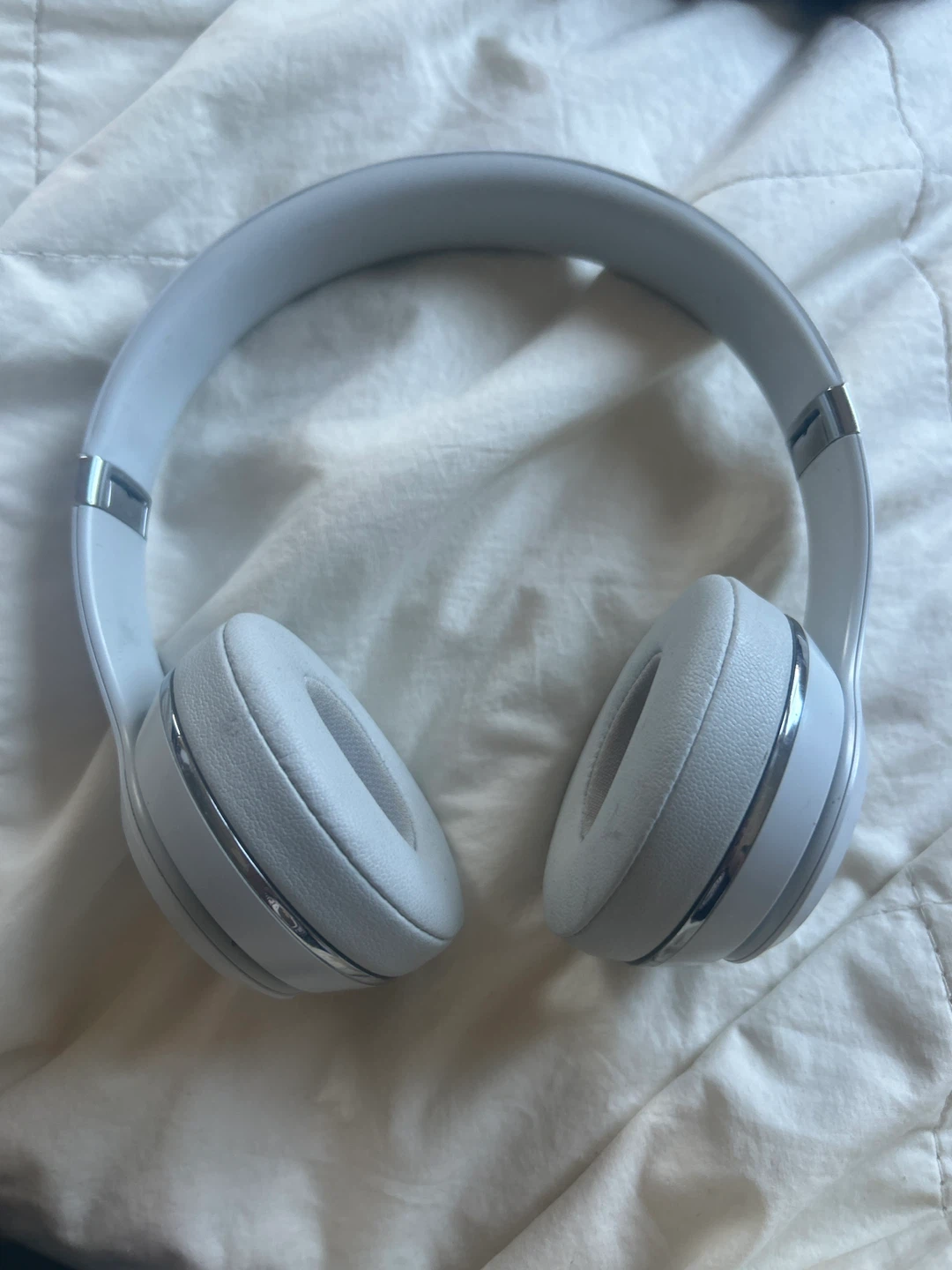 Beats Solo 3 Wireless On-Ear Headphones - White