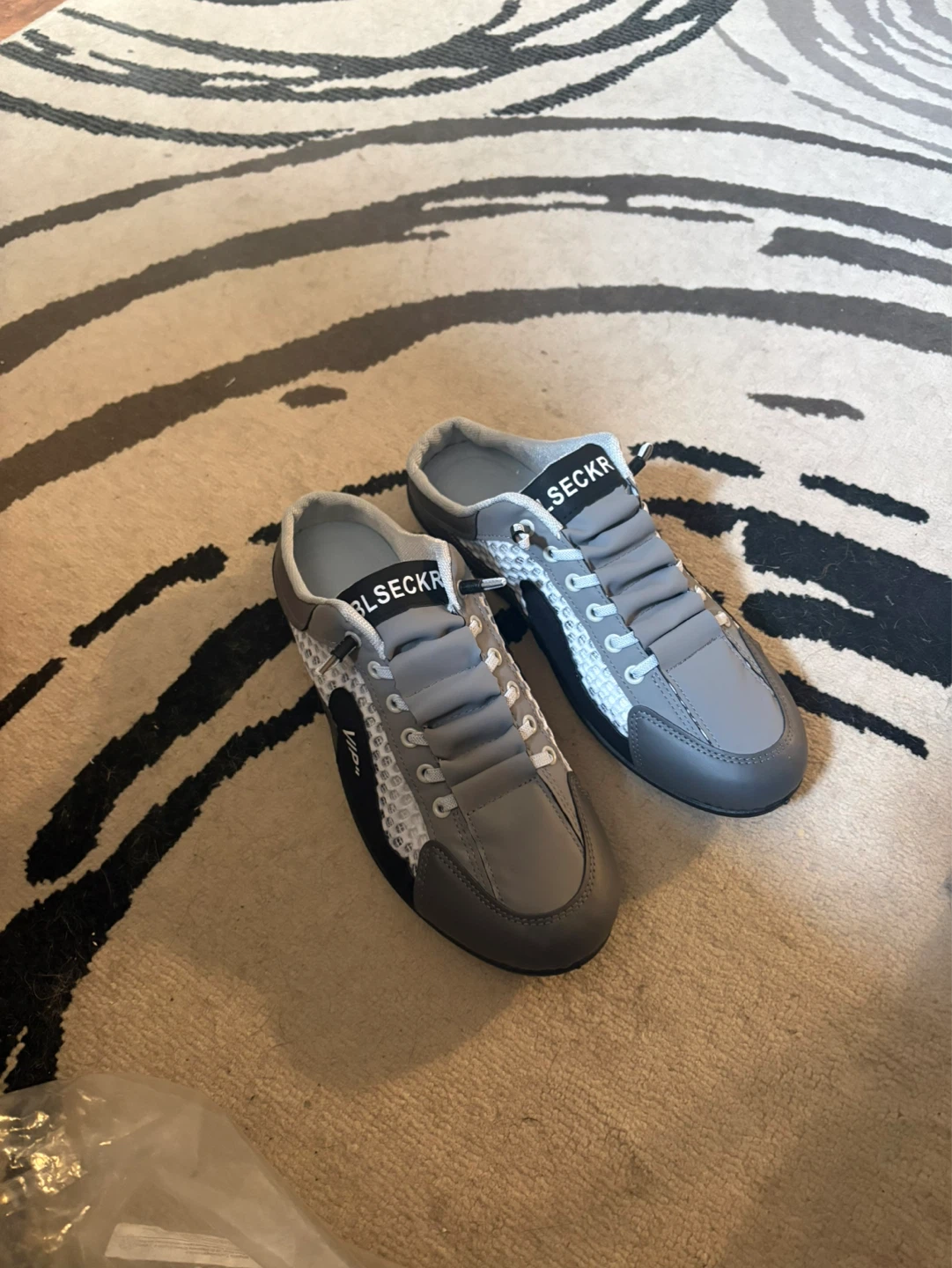 Size 10 Men's Slip-On Sneakers - photo 5