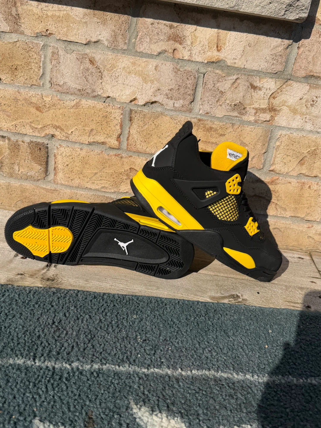 Jordan 4 Retro Black Yellow Sneakers