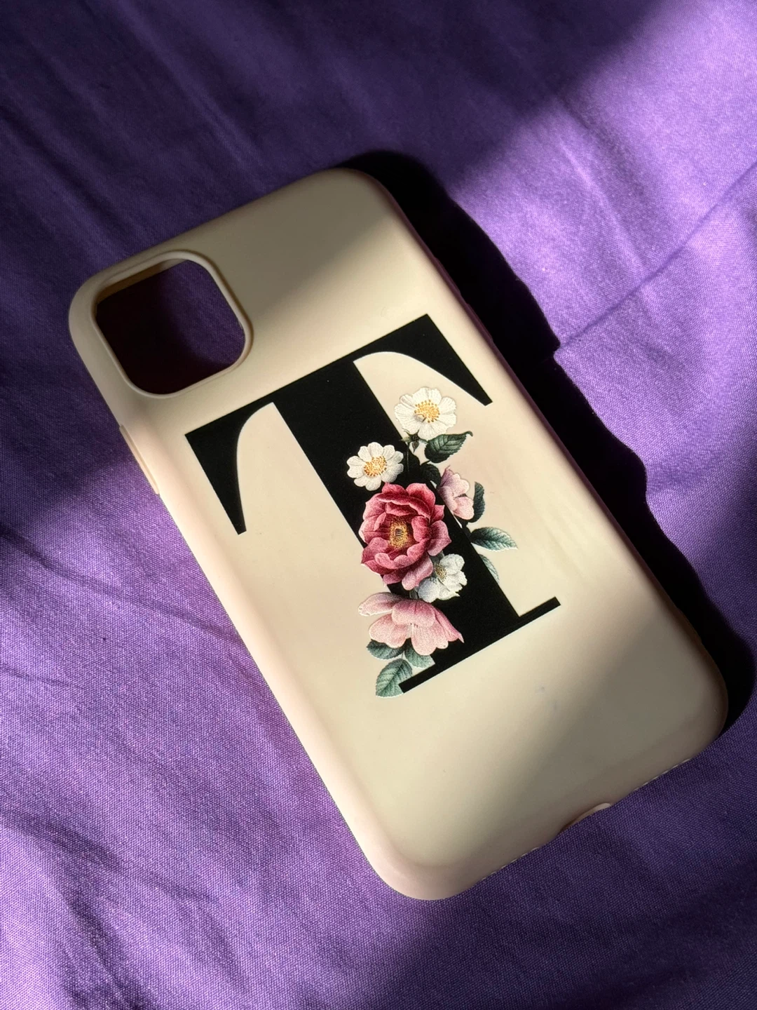 Phone Case with "T" Initial and Floral Design - photo 4