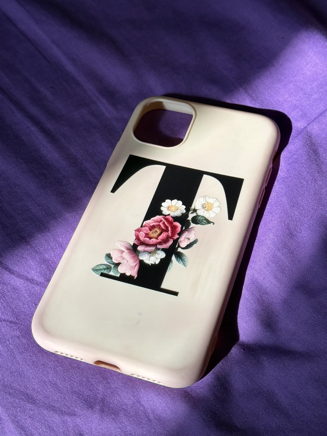 Phone Case with "T" Initial and Floral Design - photo 2