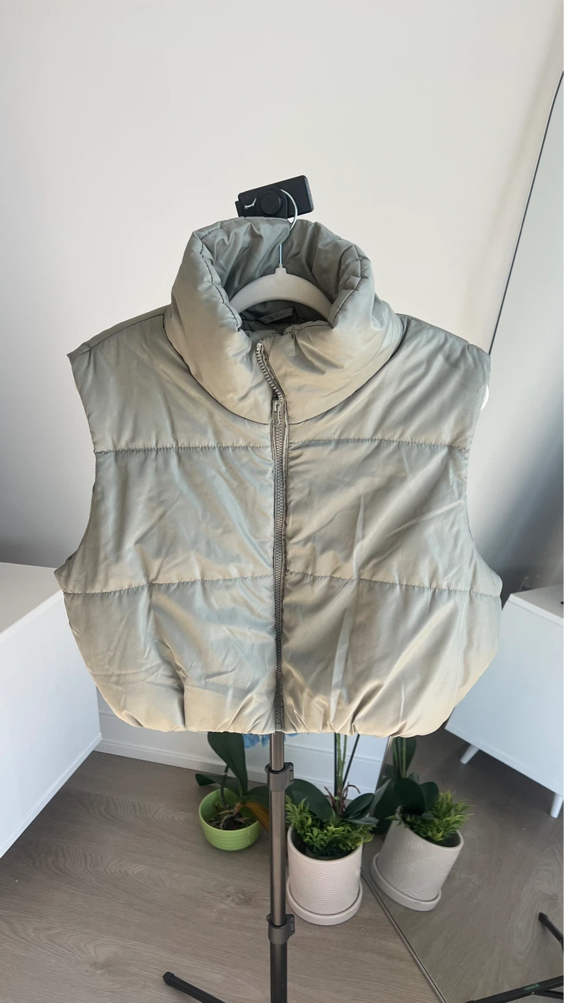 New Look Cropped Puffer Vest Size L