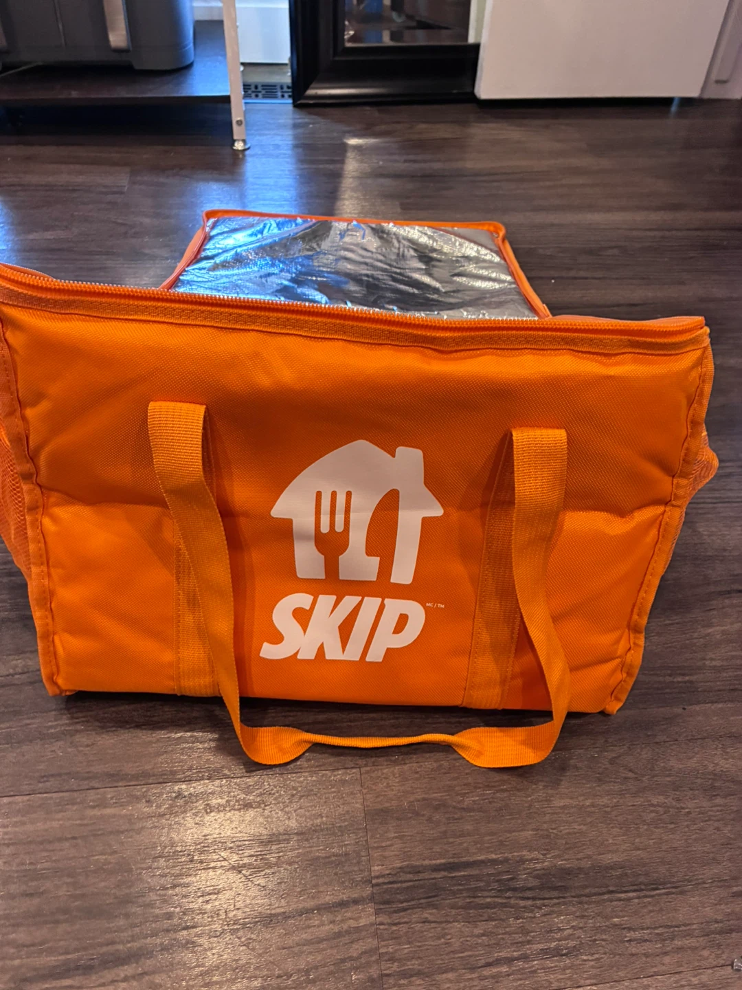 SkipTheDishes Insulated Food Delivery Bag - photo 3