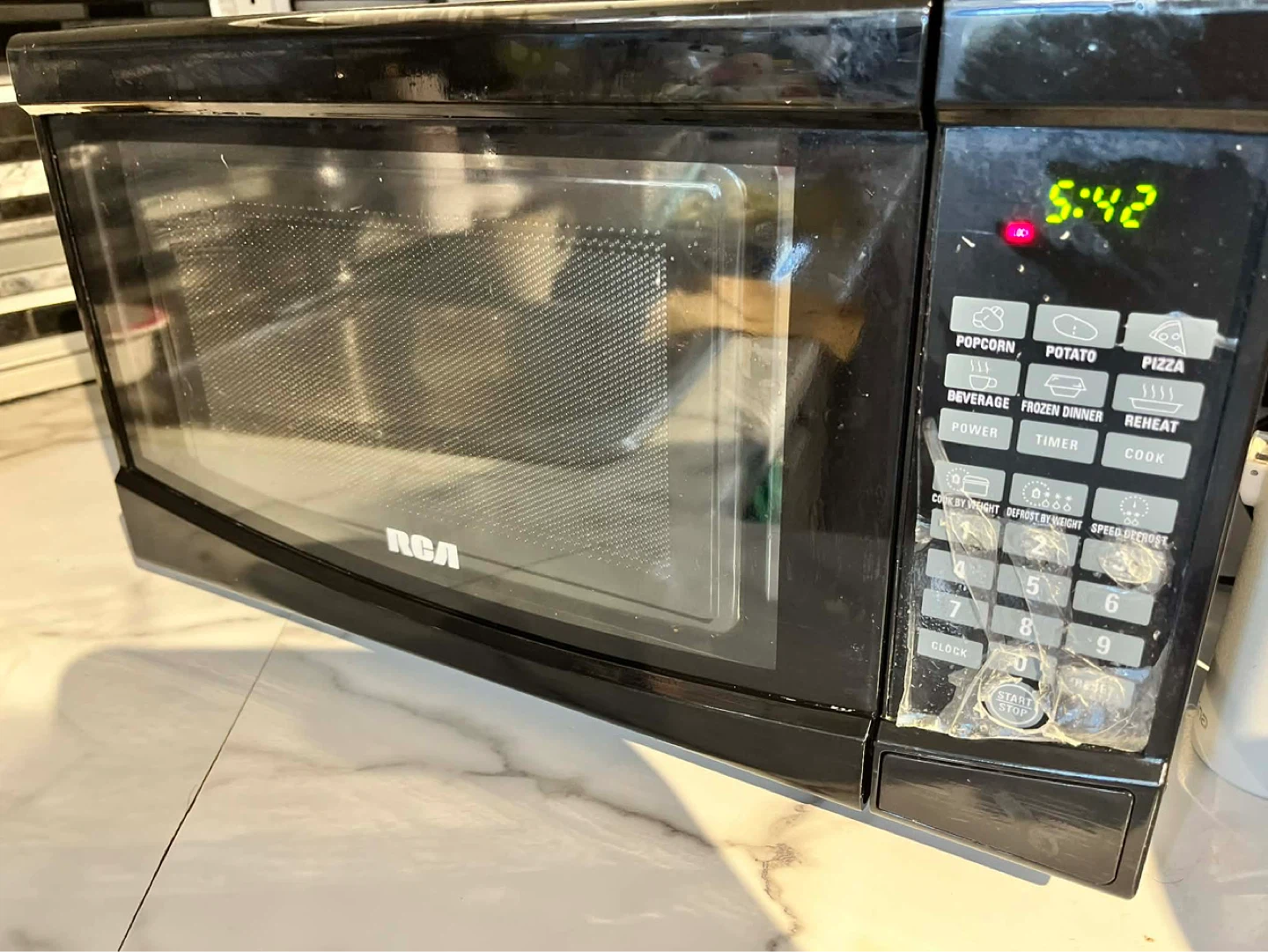 RCA Microwave Oven (has still plastic on its buttons) - photo 2