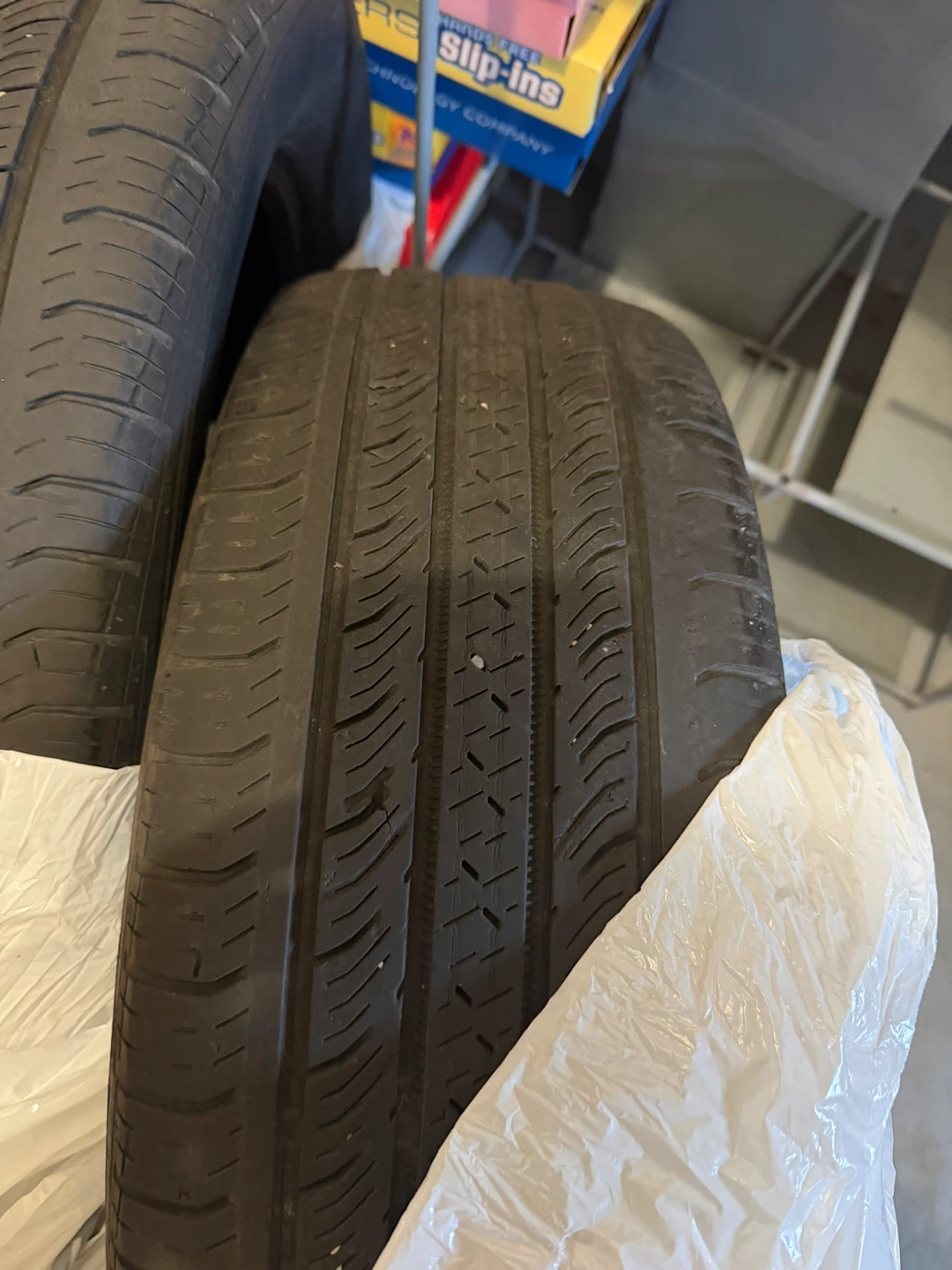Set of 4 Tires - 215/60R16 99H XL - photo 2