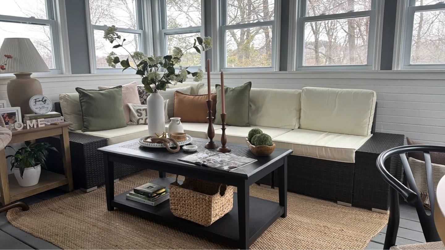 Sectional Sofa with Cushions