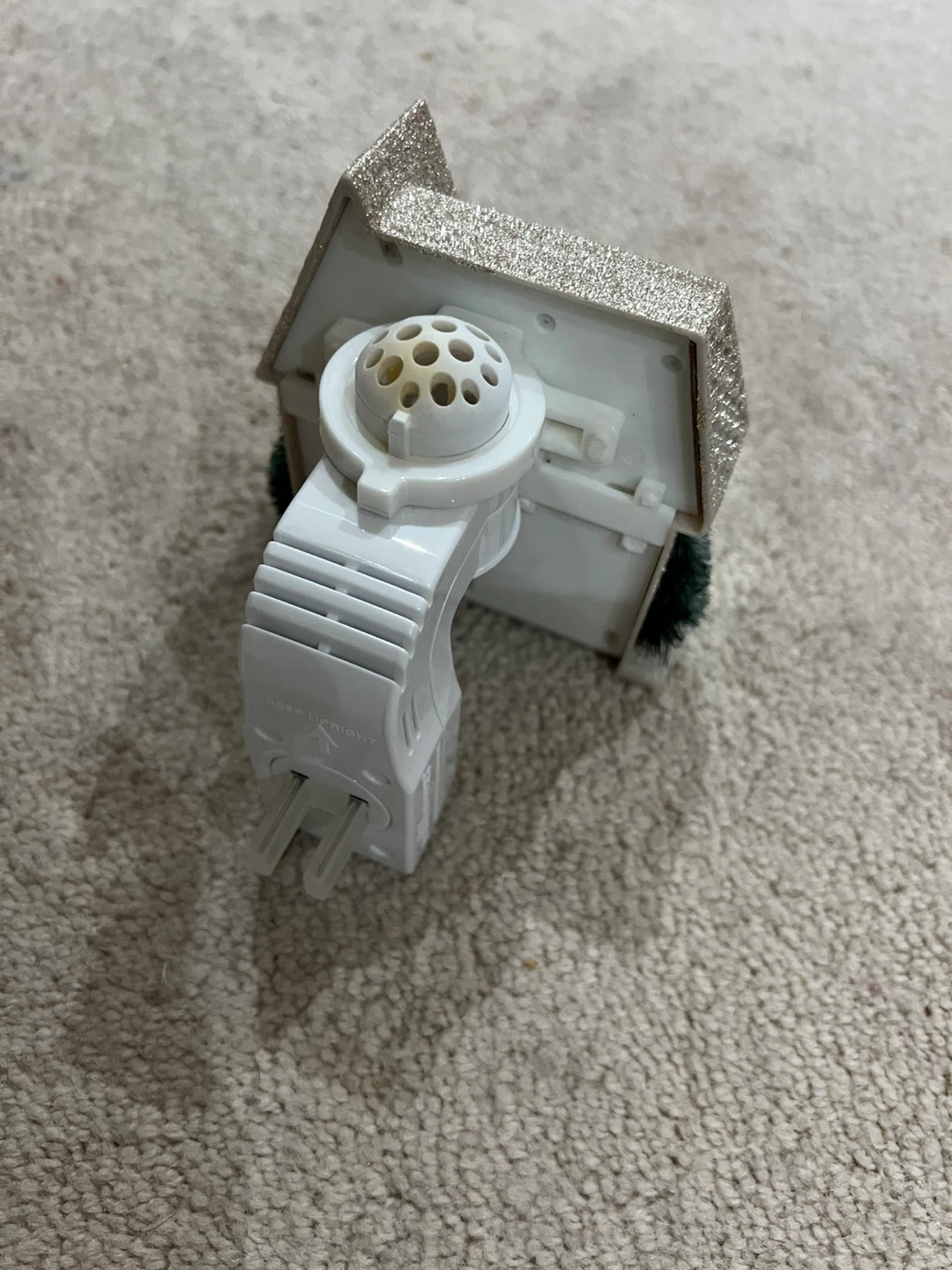 Glittery Christmas House Plug-in Wax Warmer/Diffuser - photo 3