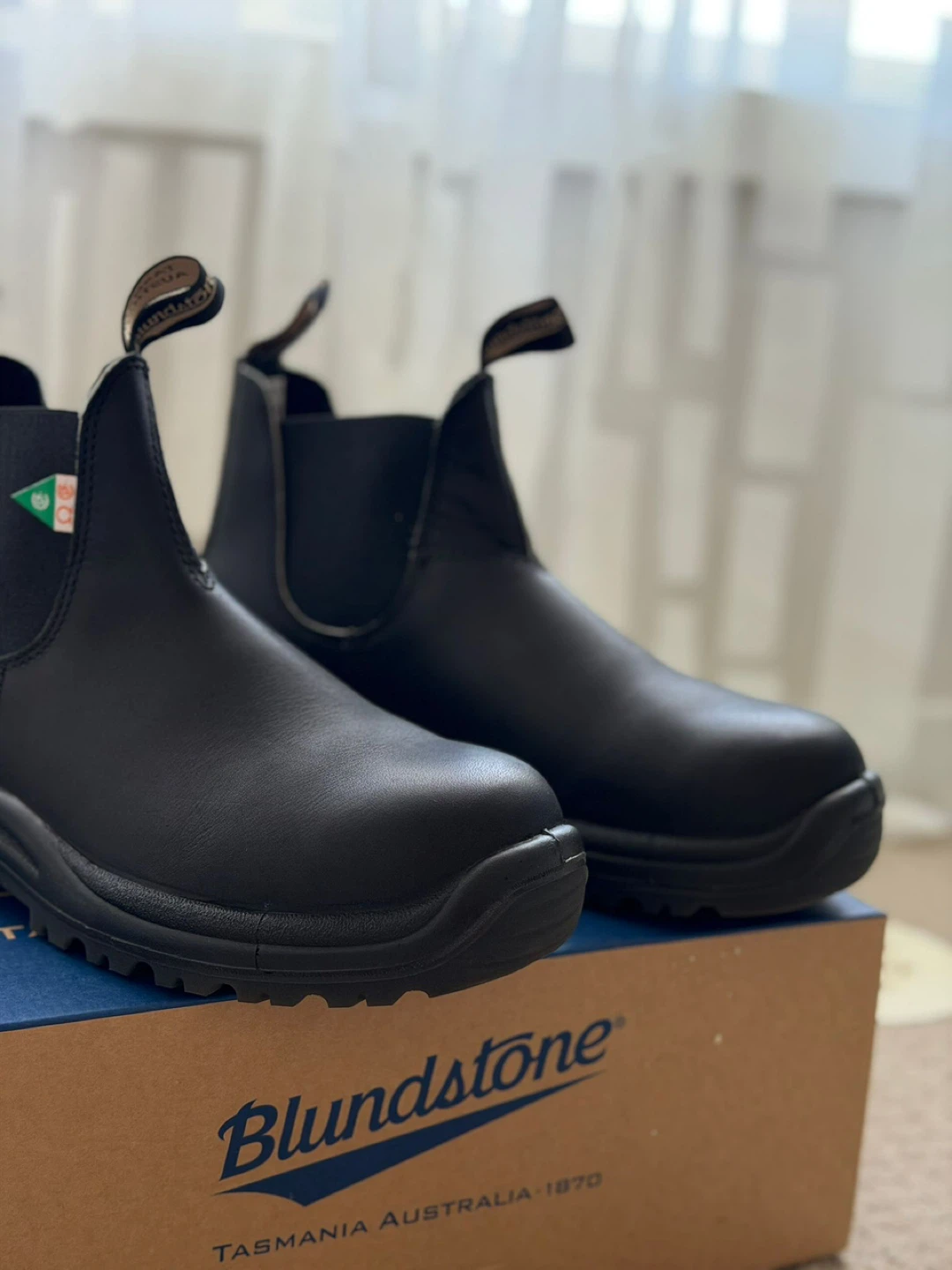 Blundstone 163 Black Premium Chelsea Boots Size 7.5