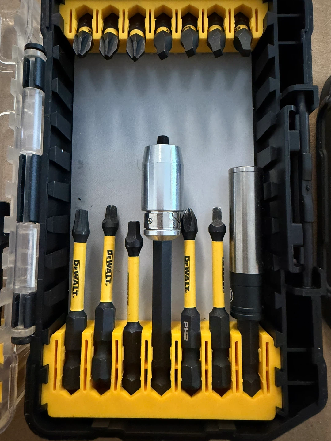 DeWalt 20V MAX XR Powerstack Battery & 21-Piece Bit Set - photo 3