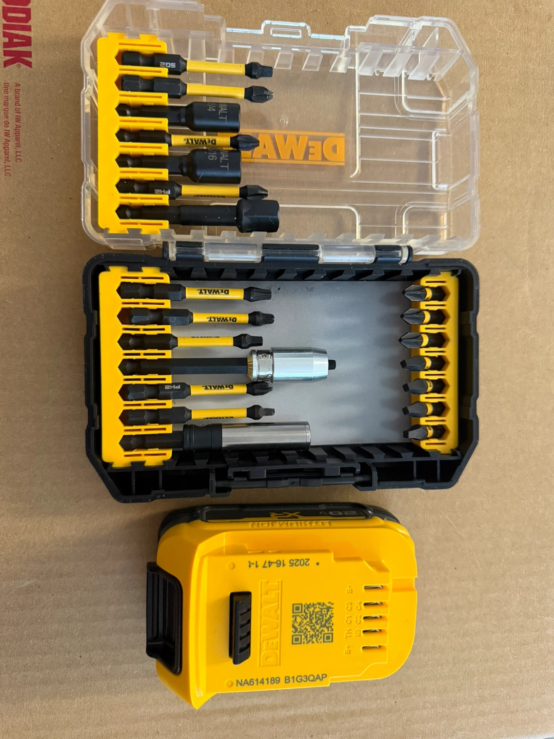 DeWalt 20V MAX XR Powerstack Battery & 21-Piece Bit Set - photo 2